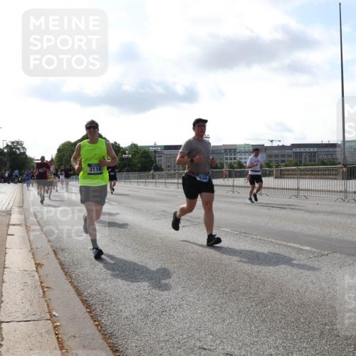 29.06.2025 - hella hamburg halbmarathon Lena Gebhardt http://msf.ph/oto/8403876 29.06.2025 09:49:19 Lombardsbrücke 3116, 1042, 1571, 1600, 1603, 2044, 2707, 2745, 2750, 2797, 2849, 2980, 3014, 3116, 4062, 4148, 4766, 5003, 5050, 5124, 5648, 5889, 6037, 6047, 6095, 6149, 6771, 7035, 7109, 7310, 7482, 7743, 7981, 8002, 8358, 9640, 9643, 10369, 10451, 10738, 10877, 11106, 11177, 11423, 11447, 11952, 12088, 12091, 12098, 12168, 12739, 13064, 13137, 13158, 13190, 13372, 13755, 13900, 14075, 14311, 14359, 14603, 14629, 14667, 14789, 15094 meine-sportfotos.de