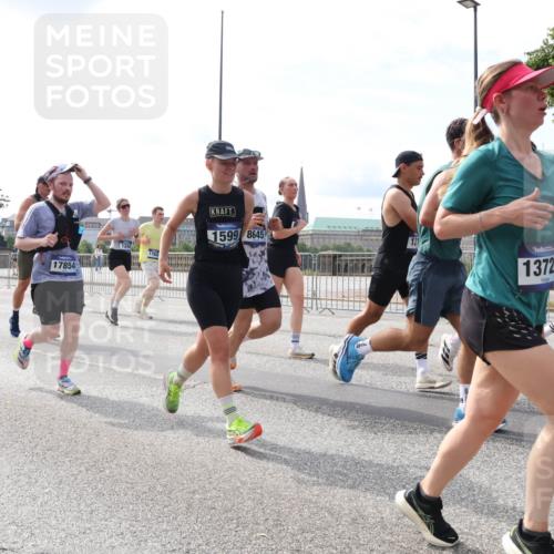 29.06.2025 - hella hamburg halbmarathon Lena Gebhardt http://msf.ph/oto/8403892 29.06.2025 10:16:28 Lombardsbrücke 422, 17854, 1244, 1599, 8645, 1372, 1156, 1212, 1244, 1308, 1599, 1651, 1825, 2071, 2165, 2347, 2436, 2803, 2835, 2912, 3030, 3134, 3156, 3176, 3484, 3648, 3687, 4478, 4583, 4637, 4828, 5036, 5037, 5046, 5294, 6024, 6488, 7158, 7358, 7753, 8169, 8274, 8295, 8317, 8597, 8645, 8707, 8847, 8857, 9332, 9492, 9601, 9628, 9664, 9676, 9784, 9802, 9810, 9881, 10076, 10107, 10139, 10141, 10183, 10232, 10292, 10844, 10990, 11344, 11345 meine-sportfotos.de