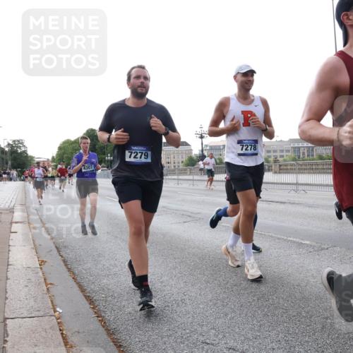 29.06.2025 - hella hamburg halbmarathon Lena Gebhardt http://msf.ph/oto/8403903 29.06.2025 10:03:34 Lombardsbrücke 4307, 7279, 7278, 7277, 639, 1114, 1135, 1138, 1161, 1367, 1414, 1450, 1885, 2277, 2594, 2619, 2683, 2759, 2782, 3572, 4307, 4511, 5384, 5396, 5464, 6391, 6453, 7006, 7211, 7277, 7278, 7279, 7290, 7306, 7706, 7935, 8484, 8727, 9280, 9439, 9453, 10389, 10824, 11402, 11556, 12177, 12211, 12212, 12377, 12843, 13036, 13474, 13732, 13793, 13857, 13874, 13976, 15539, 15643, 15859, 16371, 16621, 17226, 17550, 18028 meine-sportfotos.de
