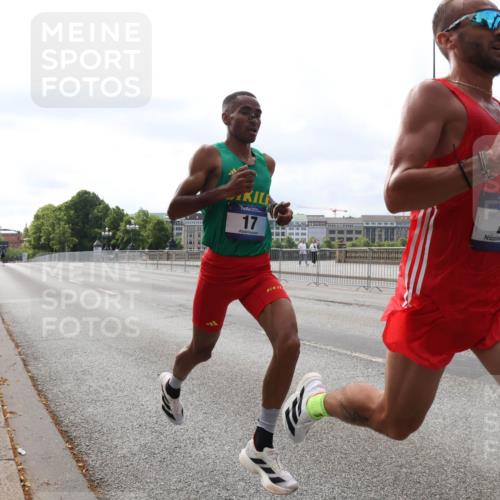 29.06.2025 - hella hamburg halbmarathon Lena Gebhardt http://msf.ph/oto/8403925 29.06.2025 09:32:10 Lombardsbrücke 17, 21, 15, 17, 20, 21, 58 meine-sportfotos.de