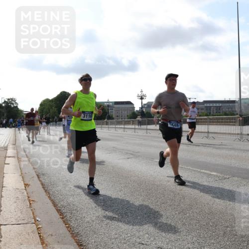 29.06.2025 - hella hamburg halbmarathon Lena Gebhardt http://msf.ph/oto/8403933 29.06.2025 09:49:19 Lombardsbrücke 181, 3116, 648, 1042, 1571, 1600, 1603, 2044, 2707, 2745, 2750, 2797, 2849, 2980, 3014, 3116, 4062, 4148, 4766, 5003, 5050, 5124, 5648, 5889, 6037, 6047, 6095, 6149, 6771, 7035, 7109, 7310, 7482, 7743, 7981, 8002, 8358, 9640, 9643, 10369, 10451, 10738, 10877, 11106, 11177, 11423, 11447, 11952, 12088, 12091, 12098, 12168, 12739, 13064, 13137, 13158, 13190, 13372, 13755, 13900, 14075, 14311, 14359, 14603, 14629, 14667, 14789, 15094 meine-sportfotos.de