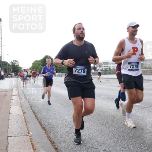 29.06.2025 - hella hamburg halbmarathon Lena Gebhardt http://msf.ph/oto/8403934 29.06.2025 10:03:34 Lombardsbrücke 4307, 7279, 7278, 12377, 1114, 1135, 1138, 1161, 1367, 1414, 1450, 1885, 2277, 2594, 2619, 2683, 2759, 2782, 3572, 4307, 4511, 5384, 5396, 5464, 6391, 6453, 7006, 7211, 7277, 7278, 7279, 7290, 7306, 7706, 7935, 8484, 8727, 9280, 9439, 9453, 10389, 10824, 11402, 11556, 12177, 12211, 12212, 12377, 12843, 13036, 13474, 13732, 13793, 13857, 13874, 13976, 15539, 15643, 15859, 16371, 16621, 17226, 17550, 18028 meine-sportfotos.de