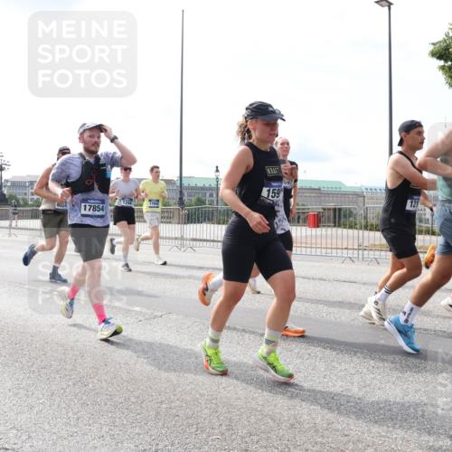 29.06.2025 - hella hamburg halbmarathon Lena Gebhardt http://msf.ph/oto/8403935 29.06.2025 10:16:28 Lombardsbrücke 17422, 6024, 17854, 1244, 17942, 97, 159, 18, 78, 121, 1156, 1212, 1244, 1308, 1599, 1651, 1825, 2071, 2165, 2347, 2436, 2803, 2835, 2912, 3030, 3134, 3156, 3176, 3484, 3648, 3687, 4478, 4583, 4637, 4828, 5036, 5037, 5046, 5294, 6024, 6488, 7158, 7358, 7753, 8169, 8274, 8295, 8317, 8597, 8645, 8707, 8847, 8857, 9332, 9492, 9601, 9628, 9664, 9676, 9784, 9802, 9810, 9881, 10076, 10107, 10139, 10141, 10183, 10232, 10292, 10844, 10990, 11344, 11345 meine-sportfotos.de