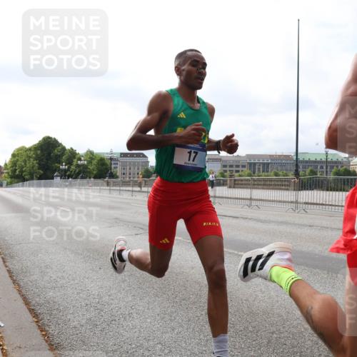 29.06.2025 - hella hamburg halbmarathon Lena Gebhardt http://msf.ph/oto/8403966 29.06.2025 09:32:10 Lombardsbrücke 17, 15, 17, 20, 21, 58 meine-sportfotos.de