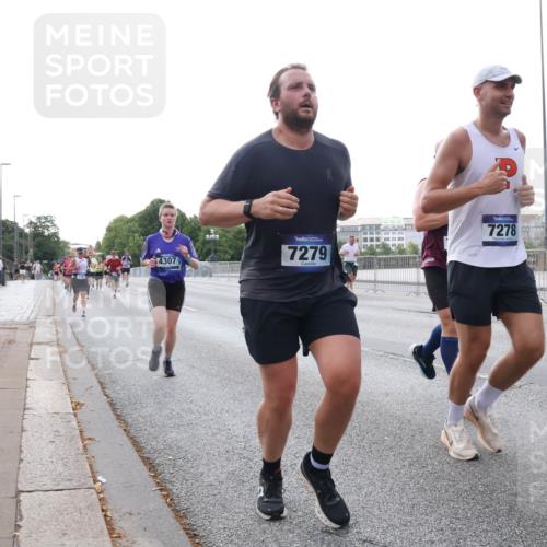 29.06.2025 - hella hamburg halbmarathon Lena Gebhardt http://msf.ph/oto/8403971 29.06.2025 10:03:34 Lombardsbrücke 4307, 7279, 7278, 12377, 1114, 1135, 1138, 1161, 1367, 1414, 1450, 1885, 2277, 2594, 2619, 2683, 2759, 2782, 3572, 4307, 4511, 5384, 5396, 5464, 6391, 6453, 7006, 7211, 7277, 7278, 7279, 7290, 7306, 7706, 7935, 8484, 8727, 9280, 9439, 9453, 10389, 10824, 11402, 11556, 12177, 12211, 12212, 12377, 12843, 13036, 13474, 13732, 13793, 13857, 13874, 13976, 15539, 15643, 15859, 16371, 16621, 17226, 17550, 18028 meine-sportfotos.de