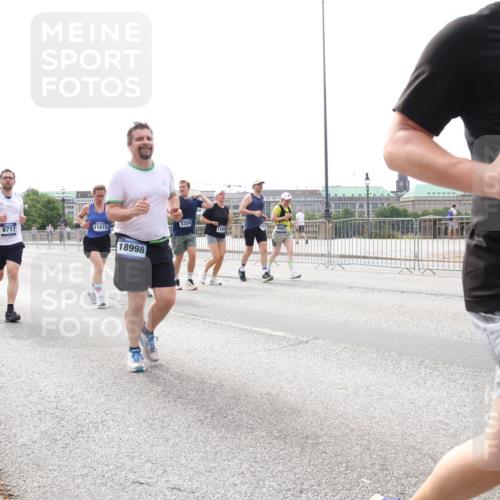 29.06.2025 - hella hamburg halbmarathon Lena Gebhardt http://msf.ph/oto/8403972 29.06.2025 10:24:06 Lombardsbrücke 8717, 11415, 18998, 5358, 4597, 1444, 1005, 1009, 1389, 1444, 1545, 2125, 2132, 2477, 2489, 3013, 3185, 3285, 3579, 4122, 4162, 4597, 4646, 4684, 4719, 4990, 4993, 5039, 5055, 5160, 5258, 5260, 5358, 5661, 5954, 6478, 6524, 6526, 6747, 7013, 7426, 7528, 7920, 8031, 8141, 8149, 8167, 8181, 8187, 8297, 8502, 8676, 8717, 9063, 9217, 9603, 9715, 10649, 11044, 11306, 11347, 11415, 11454, 11793, 12210, 13149, 13711, 14521, 15739, 15853 meine-sportfotos.de
