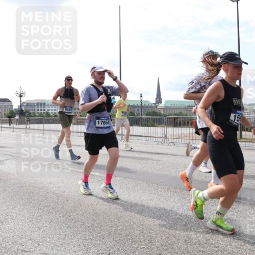 29.06.2025 - hella hamburg halbmarathon Lena Gebhardt http://msf.ph/oto/8403973 29.06.2025 10:16:28 Lombardsbrücke 6024, 3030, 16199, 17854, 159, 121, 1156, 1212, 1244, 1308, 1599, 1651, 1825, 2071, 2165, 2347, 2436, 2803, 2835, 2912, 3030, 3134, 3156, 3176, 3484, 3648, 3687, 4478, 4583, 4637, 4828, 5036, 5037, 5046, 5294, 6024, 6488, 7158, 7358, 7753, 8169, 8274, 8295, 8317, 8597, 8645, 8707, 8847, 8857, 9332, 9492, 9601, 9628, 9664, 9676, 9784, 9802, 9810, 9881, 10076, 10107, 10139, 10141, 10183, 10232, 10292, 10844, 10990, 11344, 11345 meine-sportfotos.de