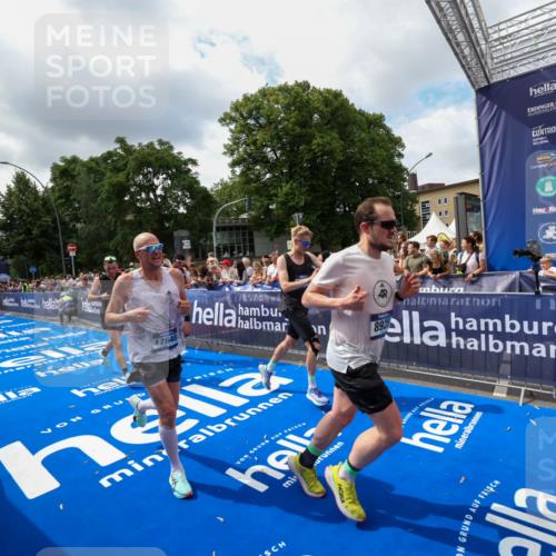 29.06.2025 - hella hamburg halbmarathon Zöllner http://msf.ph/oto/8404000 29.06.2025 10:39:23 Ziel 2044, 4565, 5752, 6037, 8319, 8925, 12046, 13479, 14359, 15013, 15866, 17646 meine-sportfotos.de