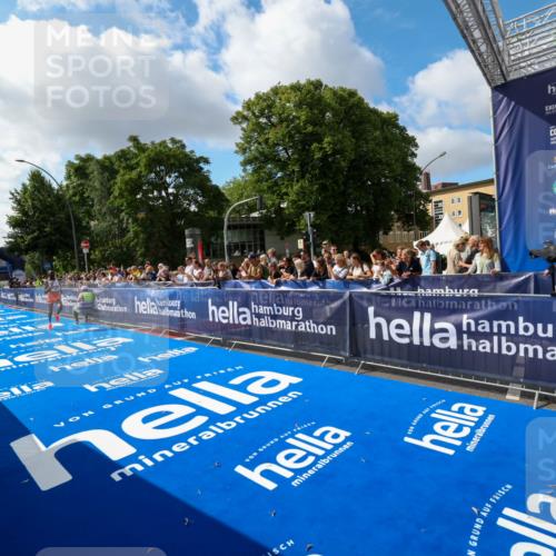 29.06.2025 - hella hamburg halbmarathon Zöllner http://msf.ph/oto/8404022 29.06.2025 10:02:48 Ziel 10 meine-sportfotos.de