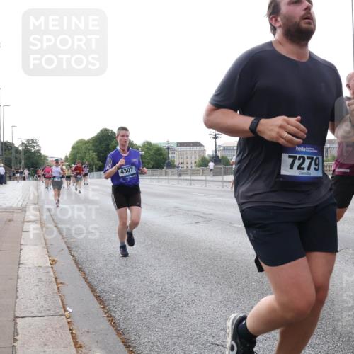 29.06.2025 - hella hamburg halbmarathon Lena Gebhardt http://msf.ph/oto/8404045 29.06.2025 10:03:35 Lombardsbrücke 1722, 4307, 7279, 1114, 1135, 1138, 1161, 1367, 1414, 1450, 1885, 2277, 2594, 2619, 2683, 2759, 2782, 3572, 4307, 4511, 5384, 5396, 5464, 6391, 6453, 7006, 7211, 7277, 7278, 7279, 7290, 7306, 7706, 7935, 8484, 8727, 9280, 9439, 9453, 10389, 10824, 11402, 11556, 12177, 12211, 12212, 12377, 12843, 13036, 13474, 13732, 13793, 13857, 13874, 13976, 15539, 15643, 15859, 16113, 16371, 16621, 17226, 17550, 18028 meine-sportfotos.de