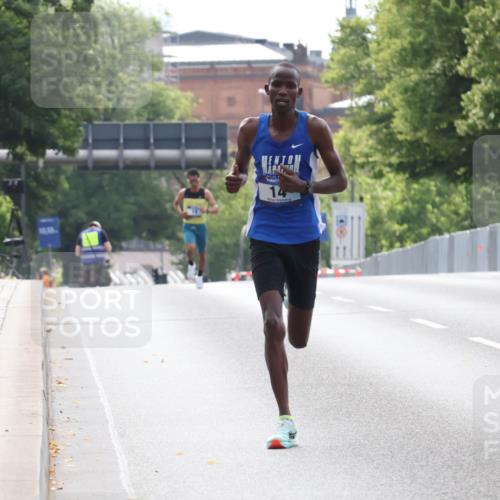 29.06.2025 - hella hamburg halbmarathon Lena Gebhardt http://msf.ph/oto/8404049 29.06.2025 09:32:17 Lombardsbrücke 10, 00, 14, 17, 20, 21 meine-sportfotos.de