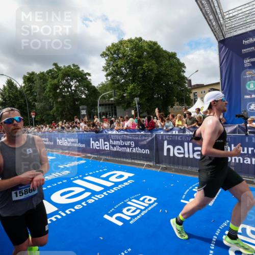 29.06.2025 - hella hamburg halbmarathon Zöllner http://msf.ph/oto/8404064 29.06.2025 10:39:29 Ziel 1343, 2546, 2972, 6152, 8346, 12335, 12372, 14359, 15013, 15866 meine-sportfotos.de
