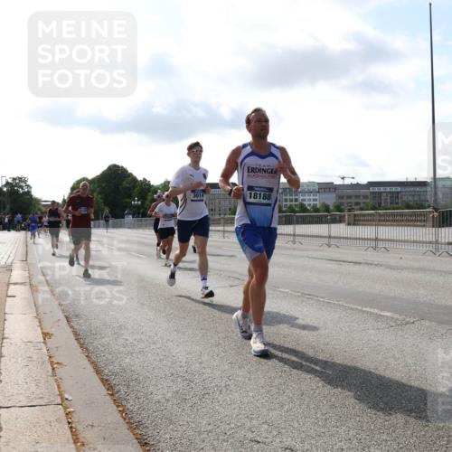 29.06.2025 - hella hamburg halbmarathon Lena Gebhardt http://msf.ph/oto/8404115 29.06.2025 09:49:21 Lombardsbrücke 3014, 18188, 1571, 1600, 1603, 2044, 2707, 2745, 2750, 2797, 2849, 2980, 3014, 3116, 3136, 4062, 4148, 4766, 5050, 5124, 5648, 5889, 6037, 6047, 6095, 6149, 6771, 7035, 7109, 7229, 7310, 7482, 7743, 7981, 8002, 8358, 9640, 9914, 10369, 10451, 10738, 10877, 11106, 11177, 11423, 11447, 11952, 12088, 12091, 12098, 12168, 12739, 13064, 13137, 13158, 13190, 13372, 13755, 13900, 14075, 14311, 14359, 14603, 14629, 14667, 14789, 15094 meine-sportfotos.de