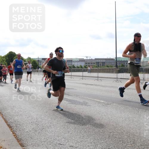 29.06.2025 - hella hamburg halbmarathon Lena Gebhardt http://msf.ph/oto/8404142 29.06.2025 10:16:29 Lombardsbrücke 17694, 16199, 6024, 179, 1212, 1244, 1308, 1599, 1825, 2071, 2165, 2347, 2436, 2803, 2835, 2912, 3030, 3088, 3134, 3156, 3176, 3484, 3648, 3687, 4478, 4583, 4637, 4828, 5036, 5037, 5046, 5294, 6024, 6488, 6742, 6941, 7158, 7358, 7753, 8169, 8274, 8295, 8317, 8597, 8619, 8645, 8707, 8847, 8857, 9332, 9492, 9601, 9628, 9664, 9676, 9802, 9810, 9881, 10076, 10107, 10139, 10141, 10183, 10232, 10292, 10844, 10990, 11344, 11345 meine-sportfotos.de