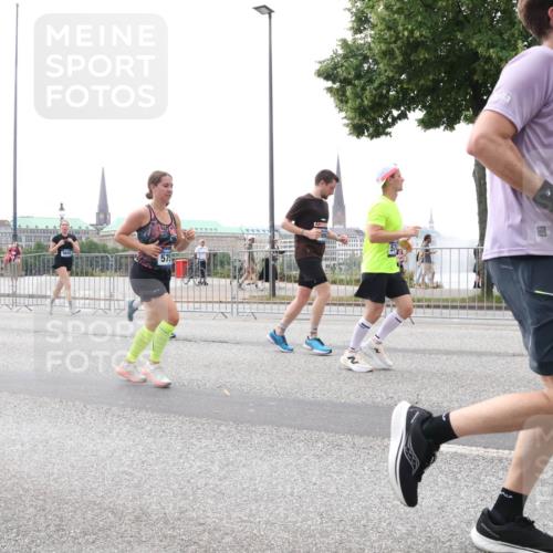 29.06.2025 - hella hamburg halbmarathon Lena Gebhardt http://msf.ph/oto/8404150 29.06.2025 10:50:15 Lombardsbrücke 7722, 13121, 1259, 1487, 1511, 1828, 2047, 2212, 3203, 3680, 3701, 3710, 3805, 3897, 4090, 4168, 4870, 4961, 5119, 5131, 5749, 5751, 5997, 6680, 6830, 7366, 7505, 7677, 7721, 7722, 7755, 8065, 8254, 8299, 9015, 9605, 9940, 10060, 10286, 10617, 10683, 10744, 11030, 11426, 11696, 11716, 11760, 12079, 12124, 13127, 13128, 13309, 13381, 13744, 13846, 13887, 14102, 14144, 14505, 14545, 14591, 14692, 14940, 15230, 15626 meine-sportfotos.de