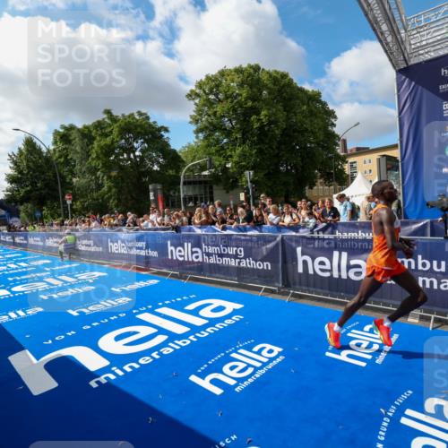 29.06.2025 - hella hamburg halbmarathon Zöllner http://msf.ph/oto/8404151 29.06.2025 10:02:50 Ziel 10 meine-sportfotos.de