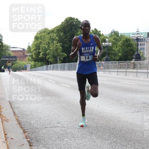 29.06.2025 - hella hamburg halbmarathon Lena Gebhardt http://msf.ph/oto/8404173 29.06.2025 09:32:20 Lombardsbrücke 14, 14, 17, 20, 21 meine-sportfotos.de