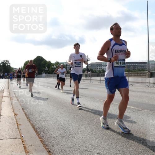 29.06.2025 - hella hamburg halbmarathon Lena Gebhardt http://msf.ph/oto/8404176 29.06.2025 09:49:21 Lombardsbrücke 2, 3014, 18188, 1571, 1600, 1603, 2044, 2707, 2745, 2750, 2797, 2849, 2980, 3014, 3116, 3136, 4062, 4148, 4766, 5050, 5124, 5648, 5889, 6037, 6047, 6095, 6149, 6771, 7035, 7109, 7229, 7310, 7482, 7743, 7981, 8002, 8358, 9640, 9914, 10369, 10451, 10738, 10877, 11106, 11177, 11423, 11447, 11952, 12088, 12091, 12098, 12168, 12739, 13064, 13137, 13158, 13190, 13372, 13755, 13900, 14075, 14311, 14359, 14603, 14629, 14667, 14789, 15094 meine-sportfotos.de