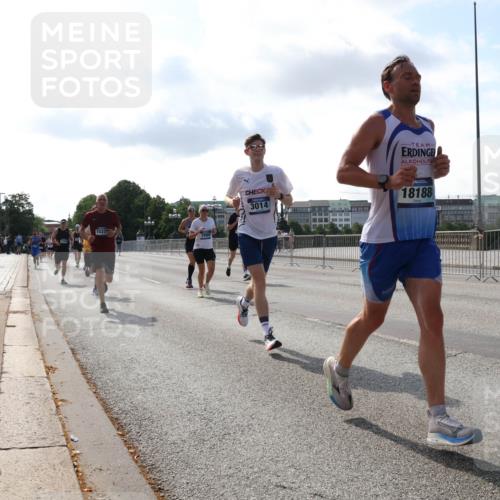 29.06.2025 - hella hamburg halbmarathon Lena Gebhardt http://msf.ph/oto/8404203 29.06.2025 09:49:21 Lombardsbrücke 2, 3014, 18188, 1571, 1600, 1603, 2044, 2707, 2745, 2750, 2797, 2849, 2980, 3014, 3116, 3136, 4062, 4148, 4766, 5050, 5124, 5648, 5889, 6037, 6047, 6095, 6149, 6771, 7035, 7109, 7229, 7310, 7482, 7743, 7981, 8002, 8358, 9640, 9914, 10369, 10451, 10738, 10877, 11106, 11177, 11423, 11447, 11952, 12088, 12091, 12098, 12168, 12739, 13064, 13137, 13158, 13190, 13372, 13755, 13900, 14075, 14311, 14359, 14603, 14629, 14667, 14789, 15094 meine-sportfotos.de