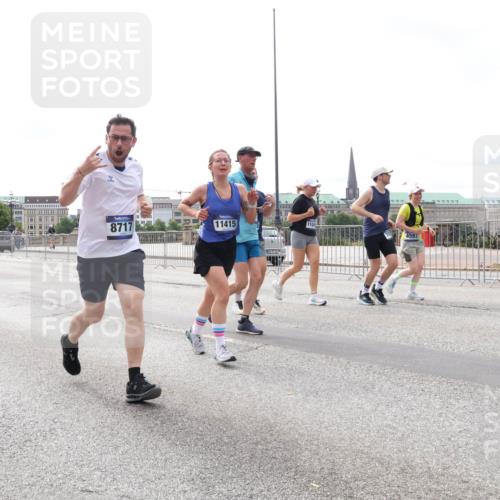 29.06.2025 - hella hamburg halbmarathon Lena Gebhardt http://msf.ph/oto/8404211 29.06.2025 10:24:08 Lombardsbrücke 5260, 8717, 11415, 110, 4597, 1005, 1009, 1064, 1389, 1444, 1545, 2125, 2132, 2477, 2489, 3013, 3185, 3285, 3579, 4122, 4162, 4464, 4597, 4646, 4684, 4719, 4990, 4993, 5039, 5055, 5258, 5260, 5358, 5661, 5954, 6478, 6524, 6526, 6747, 7013, 7426, 7528, 7920, 7975, 8031, 8141, 8149, 8167, 8181, 8187, 8297, 8502, 8676, 8717, 9063, 9217, 9603, 9715, 10649, 11044, 11306, 11347, 11415, 11454, 11793, 12210, 13149, 13573, 13711, 14521, 15739, 15853 meine-sportfotos.de