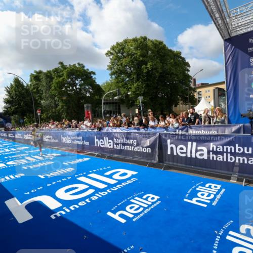 29.06.2025 - hella hamburg halbmarathon Zöllner http://msf.ph/oto/8404225 29.06.2025 10:03:00 Ziel 7, 9 meine-sportfotos.de