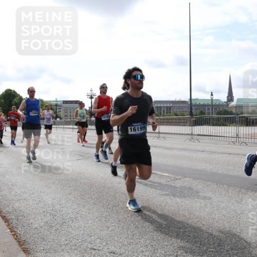 29.06.2025 - hella hamburg halbmarathon Lena Gebhardt http://msf.ph/oto/8404227 29.06.2025 10:16:30 Lombardsbrücke 17694, 16186, 16199, 6024, 12, 1212, 1244, 1308, 1599, 1825, 2071, 2165, 2347, 2436, 2803, 2835, 2912, 3030, 3088, 3134, 3156, 3176, 3484, 3648, 3687, 4478, 4583, 4637, 4828, 5036, 5037, 5046, 5294, 6024, 6488, 6742, 6941, 7158, 7358, 7753, 8169, 8274, 8295, 8317, 8597, 8619, 8645, 8707, 8847, 8857, 9091, 9332, 9492, 9601, 9628, 9664, 9676, 9802, 9810, 9881, 10076, 10107, 10139, 10141, 10183, 10232, 10292, 10844, 10990, 11344, 11345 meine-sportfotos.de