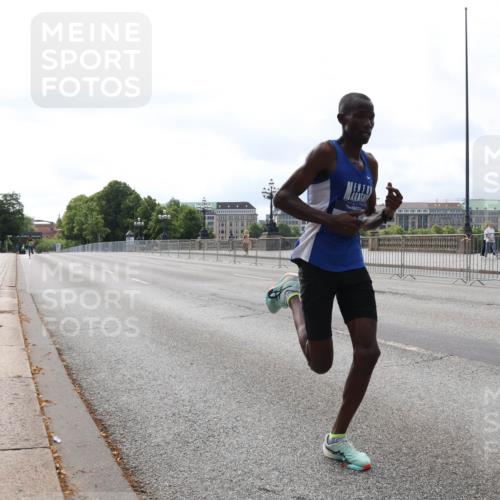 29.06.2025 - hella hamburg halbmarathon Lena Gebhardt http://msf.ph/oto/8404257 29.06.2025 09:32:20 Lombardsbrücke 14, 17, 20, 21 meine-sportfotos.de