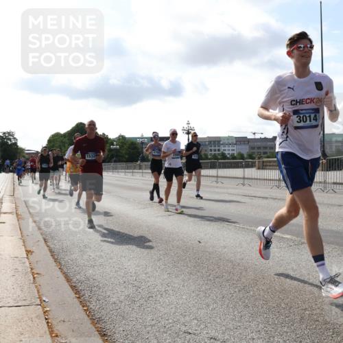 29.06.2025 - hella hamburg halbmarathon Lena Gebhardt http://msf.ph/oto/8404293 29.06.2025 09:49:22 Lombardsbrücke 1532, 4766, 24, 3014, 1571, 1600, 1603, 2044, 2707, 2745, 2750, 2797, 2849, 2980, 3014, 3116, 3136, 4062, 4148, 4766, 5050, 5124, 5648, 5889, 6037, 6047, 6095, 6149, 6771, 7035, 7109, 7229, 7310, 7482, 7743, 7981, 8002, 8358, 9640, 9914, 10369, 10451, 10738, 10877, 10930, 11106, 11177, 11423, 11447, 11952, 12088, 12091, 12098, 12168, 12739, 13064, 13137, 13158, 13190, 13372, 13755, 13900, 14075, 14311, 14359, 14603, 14629, 14667, 14789, 15094 meine-sportfotos.de
