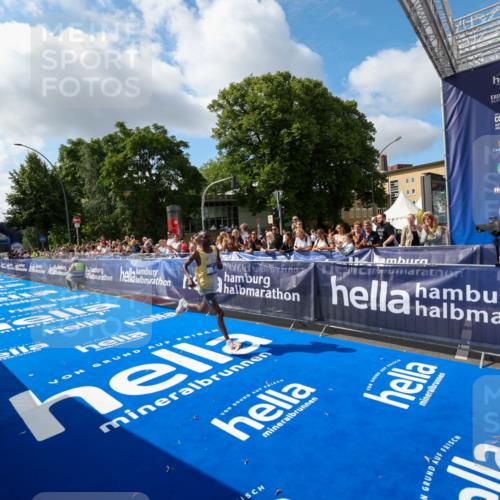 29.06.2025 - hella hamburg halbmarathon Zöllner http://msf.ph/oto/8404305 29.06.2025 10:03:01 Ziel 7, 9 meine-sportfotos.de