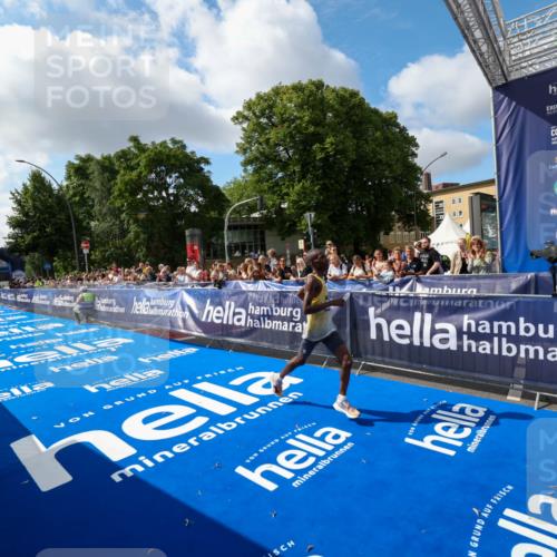 29.06.2025 - hella hamburg halbmarathon Zöllner http://msf.ph/oto/8404326 29.06.2025 10:03:01 Ziel 7, 9 meine-sportfotos.de
