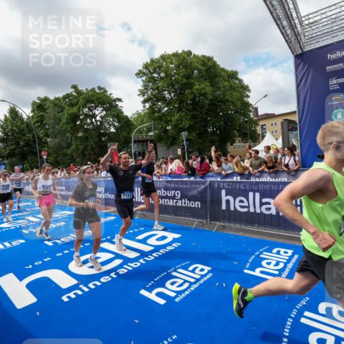 29.06.2025 - hella hamburg halbmarathon Zöllner http://msf.ph/oto/8404330 29.06.2025 10:39:39 Ziel 1358, 4888, 7152, 7154, 9116, 9265, 11284, 11806, 14077, 15094, 15336, 15828, 15965, 17215, 17360, 17425, 18154, 18285, 18803 meine-sportfotos.de