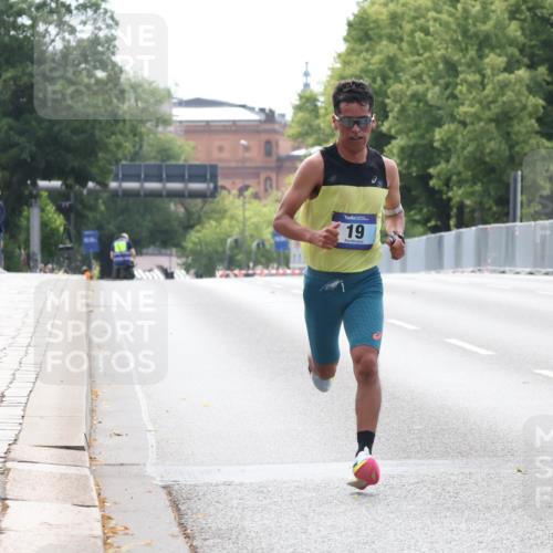 29.06.2025 - hella hamburg halbmarathon Lena Gebhardt http://msf.ph/oto/8404336 29.06.2025 09:32:27 Lombardsbrücke 19, 14, 17, 19, 21 meine-sportfotos.de