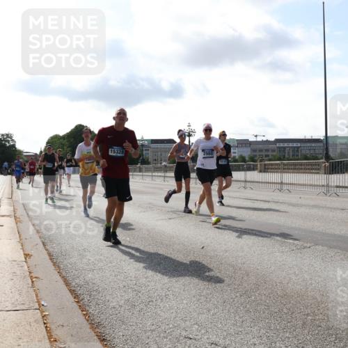 29.06.2025 - hella hamburg halbmarathon Lena Gebhardt http://msf.ph/oto/8404347 29.06.2025 09:49:22 Lombardsbrücke 14067, 15328, 476, 2980, 18183, 1571, 1600, 1603, 2044, 2707, 2745, 2750, 2797, 2849, 2980, 3014, 3116, 3136, 4062, 4148, 4766, 5050, 5124, 5648, 5889, 6037, 6047, 6095, 6149, 6771, 7035, 7109, 7229, 7310, 7482, 7743, 7981, 8002, 8358, 9640, 9914, 10369, 10451, 10738, 10877, 10930, 11106, 11177, 11423, 11447, 11952, 12088, 12091, 12098, 12168, 12739, 13064, 13137, 13158, 13190, 13372, 13755, 13900, 14075, 14311, 14359, 14603, 14629, 14667, 14789, 15094 meine-sportfotos.de
