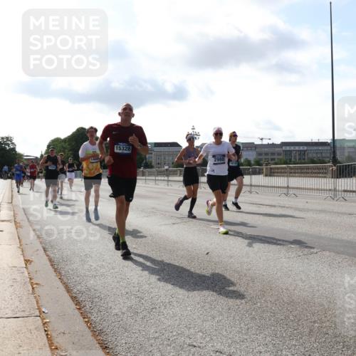 29.06.2025 - hella hamburg halbmarathon Lena Gebhardt http://msf.ph/oto/8404377 29.06.2025 09:49:22 Lombardsbrücke 14667, 15328, 2980, 18183, 1571, 1600, 1603, 2044, 2707, 2745, 2750, 2797, 2849, 2980, 3014, 3116, 3136, 4062, 4148, 4766, 5050, 5124, 5648, 5889, 6037, 6047, 6095, 6149, 6771, 7035, 7109, 7229, 7310, 7482, 7743, 7981, 8002, 8358, 9640, 9914, 10369, 10451, 10738, 10877, 10930, 11106, 11177, 11423, 11447, 11952, 12088, 12091, 12098, 12168, 12739, 13064, 13137, 13158, 13190, 13372, 13755, 13900, 14075, 14311, 14359, 14603, 14629, 14667, 14789, 15094 meine-sportfotos.de