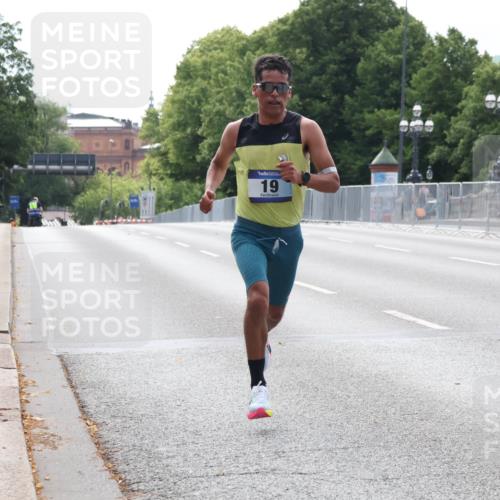 29.06.2025 - hella hamburg halbmarathon Lena Gebhardt http://msf.ph/oto/8404414 29.06.2025 09:32:28 Lombardsbrücke 19, 14, 17, 19, 21 meine-sportfotos.de