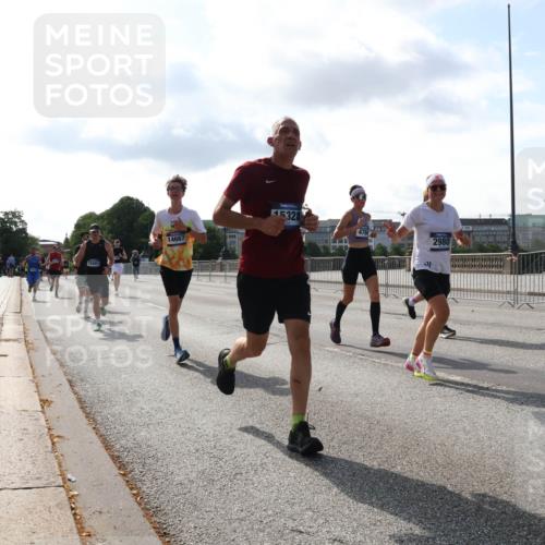 29.06.2025 - hella hamburg halbmarathon Lena Gebhardt http://msf.ph/oto/8404427 29.06.2025 09:49:23 Lombardsbrücke 14667, 15328, 2980, 1571, 1600, 1603, 2044, 2707, 2745, 2750, 2797, 2849, 2980, 3014, 3116, 3136, 4062, 4148, 4766, 5050, 5124, 5648, 5889, 6037, 6047, 6095, 6149, 6771, 7035, 7109, 7229, 7310, 7482, 7743, 7981, 8002, 8358, 9640, 9686, 9914, 10369, 10451, 10877, 10930, 11106, 11177, 11423, 11447, 11952, 12088, 12091, 12098, 12168, 12739, 13064, 13137, 13158, 13190, 13372, 13755, 13900, 14075, 14311, 14359, 14603, 14629, 14667, 14789, 15094 meine-sportfotos.de