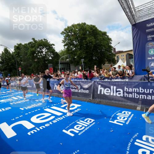 29.06.2025 - hella hamburg halbmarathon Zöllner http://msf.ph/oto/8404442 29.06.2025 10:39:43 Ziel 1358, 4398, 4888, 11284, 11806, 13190, 14077, 15094, 15435, 16580, 16761, 17005, 17215, 17360, 17425, 17792, 18154, 18803 meine-sportfotos.de