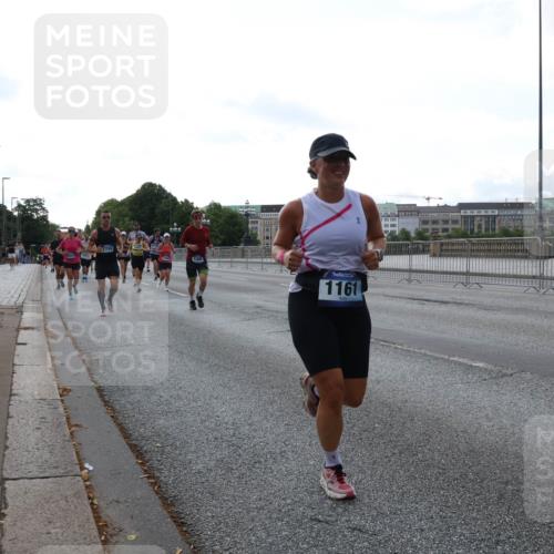 29.06.2025 - hella hamburg halbmarathon Lena Gebhardt http://msf.ph/oto/8404450 29.06.2025 10:03:39 Lombardsbrücke 2759, 1161, 1114, 1135, 1138, 1161, 1355, 1367, 1450, 1885, 2277, 2594, 2619, 2683, 2759, 4095, 4307, 4511, 5363, 5384, 5396, 5464, 5613, 6391, 6453, 7006, 7277, 7278, 7279, 7290, 7306, 7485, 7706, 7935, 8469, 8484, 8727, 9280, 9453, 9899, 10389, 11402, 11556, 11614, 12177, 12211, 12212, 12336, 12377, 12843, 13474, 13732, 13793, 13857, 13976, 15520, 15539, 15643, 15859, 16113, 16371, 16621, 17098, 17226, 17550, 18028 meine-sportfotos.de