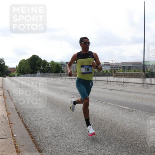 29.06.2025 - hella hamburg halbmarathon Lena Gebhardt http://msf.ph/oto/8404486 29.06.2025 09:32:29 Lombardsbrücke 19, 14, 17, 19, 21 meine-sportfotos.de