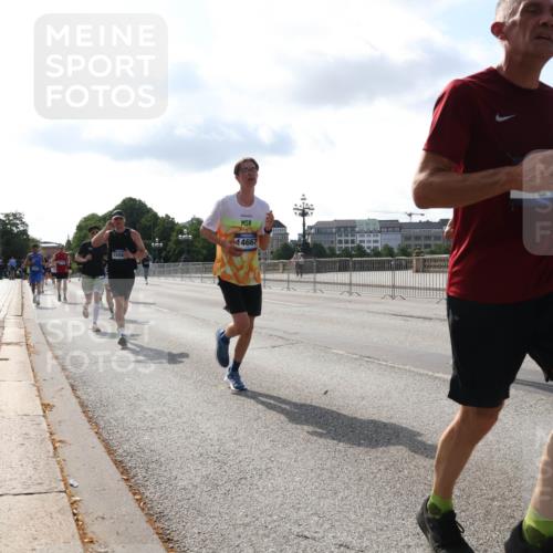 29.06.2025 - hella hamburg halbmarathon Lena Gebhardt http://msf.ph/oto/8404512 29.06.2025 09:49:23 Lombardsbrücke 1556, 4667, 18183, 1571, 1600, 1603, 2044, 2707, 2745, 2750, 2797, 2849, 2980, 3014, 3116, 3136, 4062, 4148, 4766, 5050, 5124, 5648, 5889, 6037, 6047, 6095, 6149, 6771, 7035, 7109, 7229, 7310, 7482, 7743, 7981, 8002, 8358, 9640, 9686, 9914, 10369, 10451, 10877, 10930, 11106, 11177, 11423, 11447, 11952, 12088, 12091, 12098, 12168, 12739, 13064, 13137, 13158, 13190, 13372, 13755, 13900, 14075, 14311, 14359, 14603, 14629, 14667, 14789, 15094 meine-sportfotos.de