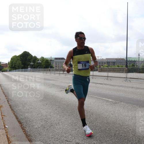 29.06.2025 - hella hamburg halbmarathon Lena Gebhardt http://msf.ph/oto/8404531 29.06.2025 09:32:29 Lombardsbrücke 19, 14, 17, 19, 21 meine-sportfotos.de