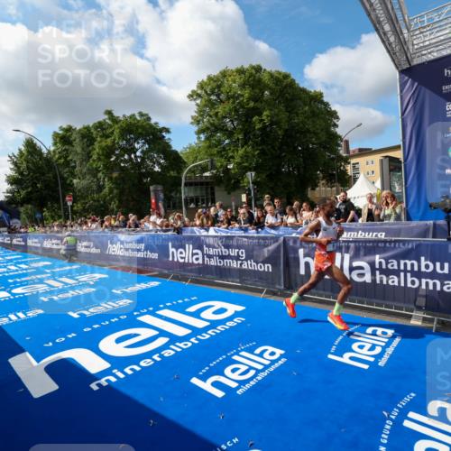 29.06.2025 - hella hamburg halbmarathon Zöllner http://msf.ph/oto/8404568 29.06.2025 10:03:08 Ziel 9, 23 meine-sportfotos.de