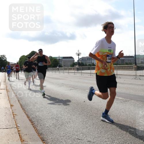 29.06.2025 - hella hamburg halbmarathon Lena Gebhardt http://msf.ph/oto/8404599 29.06.2025 09:49:24 Lombardsbrücke 146, 1556, 1571, 1600, 1603, 2044, 2707, 2745, 2750, 2797, 2849, 2980, 3014, 3116, 3136, 4062, 4148, 4766, 5050, 5648, 5889, 6037, 6047, 6095, 6149, 6771, 7035, 7109, 7229, 7310, 7482, 7743, 7981, 8002, 8358, 8465, 9640, 9686, 9914, 10369, 10451, 10877, 10930, 11106, 11177, 11423, 11447, 11952, 12088, 12091, 12098, 12168, 12739, 13064, 13158, 13190, 13755, 13900, 14075, 14311, 14359, 14603, 14629, 14667, 14789, 15094 meine-sportfotos.de