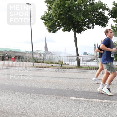 29.06.2025 - hella hamburg halbmarathon Lena Gebhardt http://msf.ph/oto/8404608 29.06.2025 10:24:10 Lombardsbrücke 535, 1005, 1009, 1064, 1389, 1444, 1545, 2125, 2132, 2477, 2489, 3013, 3185, 3285, 3579, 3786, 4122, 4162, 4464, 4597, 4684, 4719, 4990, 4993, 5039, 5055, 5258, 5260, 5358, 5661, 5954, 6478, 6524, 6526, 7013, 7426, 7528, 7920, 7975, 8031, 8141, 8149, 8167, 8181, 8187, 8297, 8502, 8676, 8717, 9063, 9217, 9603, 10649, 11044, 11306, 11347, 11415, 11454, 12210, 13149, 13380, 13573, 13711, 14143, 14521, 15739, 15853 meine-sportfotos.de
