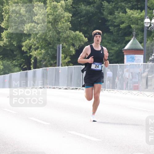 29.06.2025 - hella hamburg halbmarathon Lena Gebhardt http://msf.ph/oto/8404613 29.06.2025 09:33:08 Lombardsbrücke 24, 19 meine-sportfotos.de