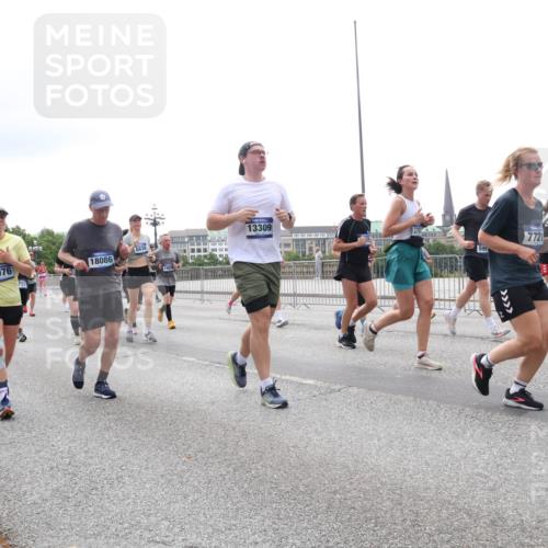 29.06.2025 - hella hamburg halbmarathon Lena Gebhardt http://msf.ph/oto/8404628 29.06.2025 10:50:17 Lombardsbrücke 14692, 17256, 5076, 13309, 18086, 599, 7721, 1259, 1487, 1511, 1828, 2047, 2212, 3203, 3680, 3701, 3710, 3805, 3897, 4090, 4168, 4870, 4961, 5119, 5131, 5749, 5751, 5997, 6680, 6830, 7505, 7677, 7721, 7722, 7755, 8254, 8299, 8834, 9015, 9605, 9940, 10060, 10286, 10617, 10683, 10744, 11030, 11426, 11696, 11716, 11760, 12079, 12124, 13127, 13128, 13309, 13381, 13744, 13846, 13887, 14102, 14144, 14505, 14545, 14591, 14940, 15230, 15626 meine-sportfotos.de