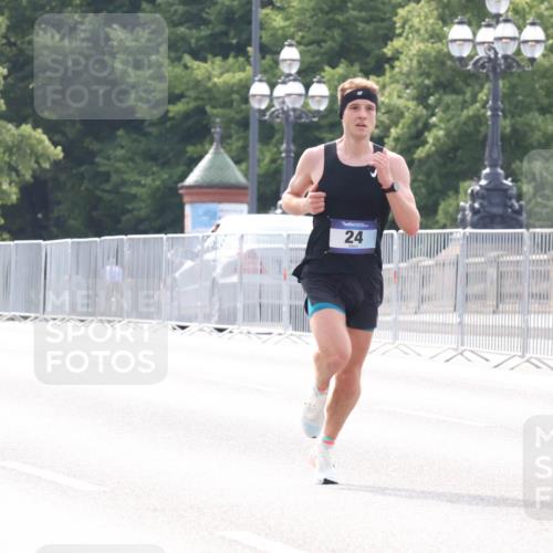 29.06.2025 - hella hamburg halbmarathon Lena Gebhardt http://msf.ph/oto/8404646 29.06.2025 09:33:10 Lombardsbrücke 24, 24, 19 meine-sportfotos.de