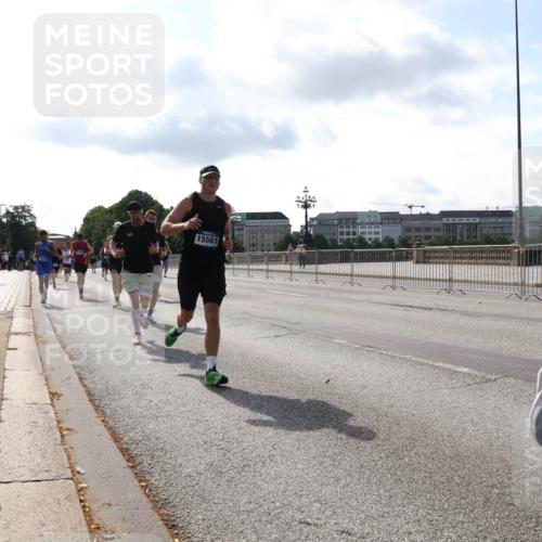 29.06.2025 - hella hamburg halbmarathon Lena Gebhardt http://msf.ph/oto/8404656 29.06.2025 09:49:24 Lombardsbrücke 15561, 1571, 1600, 1603, 2044, 2707, 2745, 2750, 2797, 2849, 2980, 3014, 3116, 3136, 4062, 4148, 4766, 5050, 5648, 5889, 6037, 6047, 6095, 6149, 6771, 7035, 7109, 7229, 7310, 7482, 7743, 7981, 8002, 8358, 8465, 9640, 9686, 9914, 10369, 10451, 10877, 10930, 11106, 11177, 11423, 11447, 11952, 12088, 12091, 12098, 12168, 12739, 13064, 13158, 13190, 13755, 13900, 14075, 14311, 14359, 14603, 14629, 14667, 14789, 15094 meine-sportfotos.de