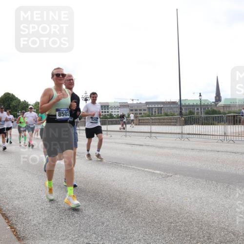 29.06.2025 - hella hamburg halbmarathon Lena Gebhardt http://msf.ph/oto/8404659 29.06.2025 10:24:11 Lombardsbrücke 3185, 8502, 5258, 1005, 1009, 1064, 1389, 1444, 1545, 2125, 2132, 2477, 2489, 3013, 3185, 3285, 3579, 3786, 4122, 4162, 4464, 4597, 4684, 4719, 4990, 4993, 5039, 5055, 5258, 5260, 5358, 5661, 5954, 6478, 6524, 6526, 7013, 7426, 7528, 7920, 7975, 8141, 8149, 8167, 8181, 8187, 8297, 8502, 8676, 8717, 9063, 9217, 9603, 11044, 11306, 11347, 11415, 11454, 12210, 13149, 13380, 13573, 13711, 14143, 14521, 15739, 15853 meine-sportfotos.de