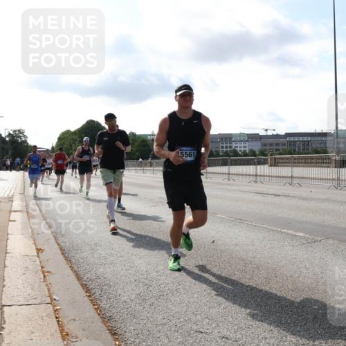 29.06.2025 - hella hamburg halbmarathon Lena Gebhardt http://msf.ph/oto/8404708 29.06.2025 09:49:25 Lombardsbrücke 5561, 1445, 1571, 1600, 1603, 2044, 2707, 2745, 2750, 2797, 2849, 2980, 3014, 3116, 3136, 4148, 4766, 5050, 5648, 5889, 6037, 6047, 6095, 6149, 6771, 7035, 7109, 7229, 7310, 7482, 7743, 7981, 8002, 8358, 8465, 9640, 9686, 9914, 10369, 10451, 10877, 10930, 11106, 11177, 11423, 11447, 11952, 12088, 12091, 12098, 12168, 12739, 13064, 13158, 13190, 13755, 13900, 14075, 14311, 14359, 14603, 14629, 14667, 14789, 15094 meine-sportfotos.de